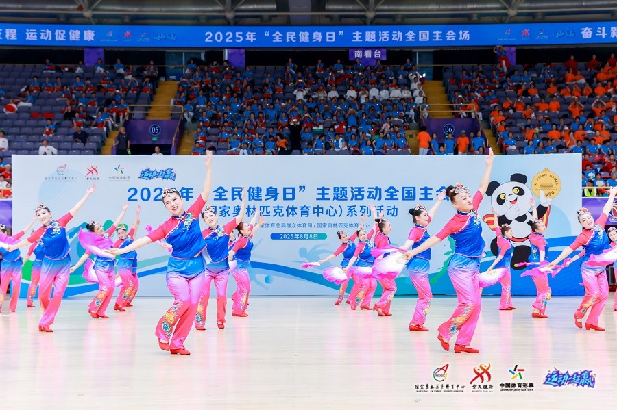 铃木一朗在 2015 年于马林鱼队时被全场球迷要求客串投球，引发全场高潮